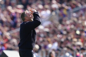 El entrenador del FC Barcelona Hansi Flick durante su partido de la jornada 29 de LaLiga EA Sports en el Camp Nou, este domingo. EFE/ Alejandro García