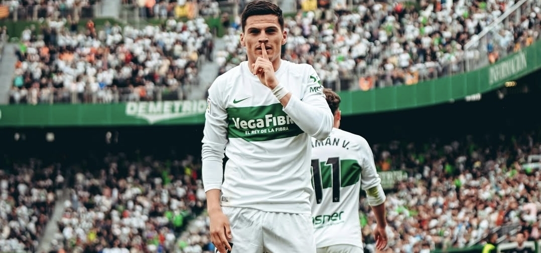 Chileno Cepeda le da el triunfo al Elche ante el Valencia