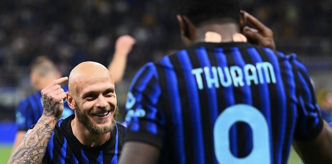 Brasileño Carlos Augusto, titular en la goleada del Inter al Cagliari del colombiano Mina
