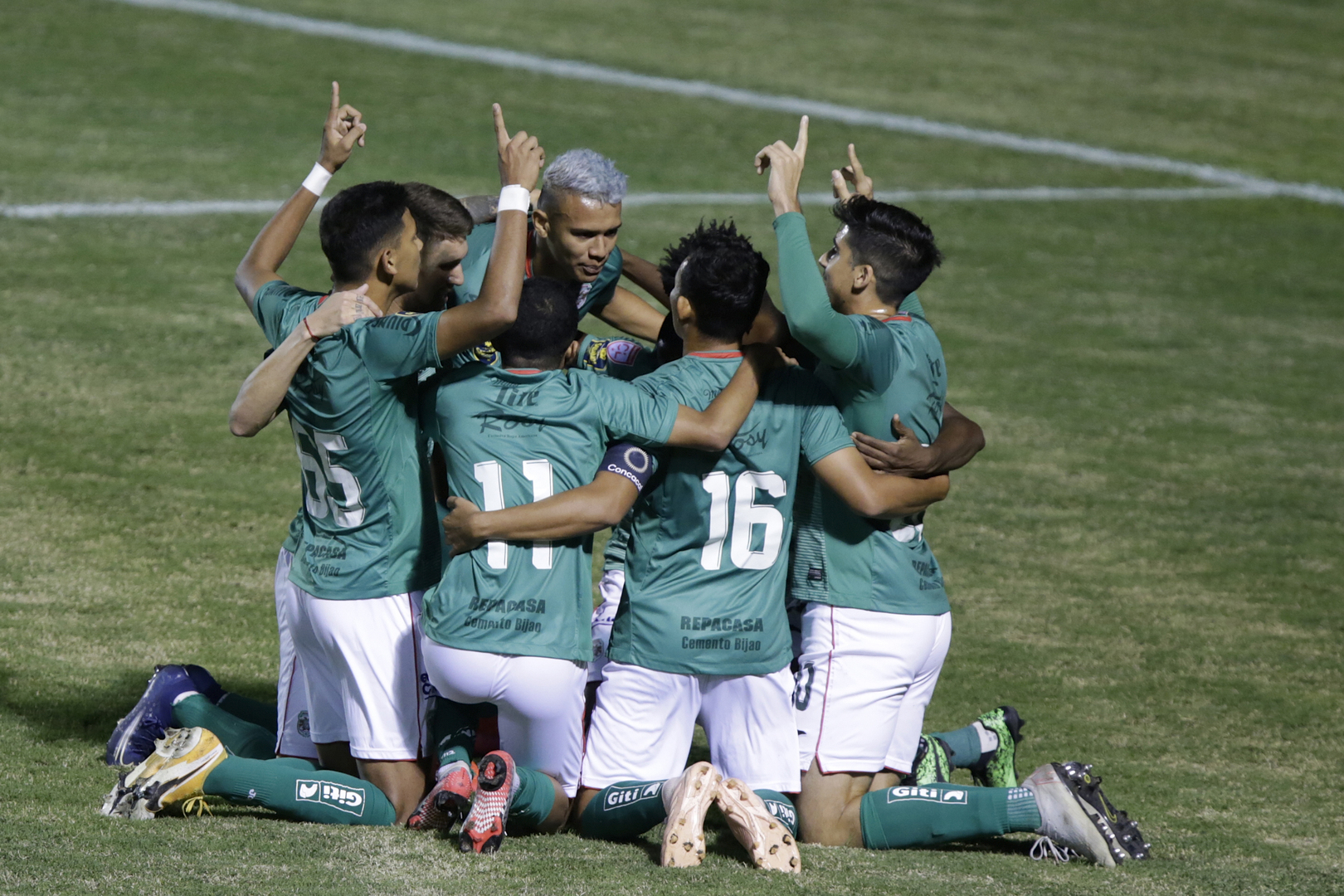 Argentinos y panameños, llevan a un grande de Honduras a soñar con el titulo