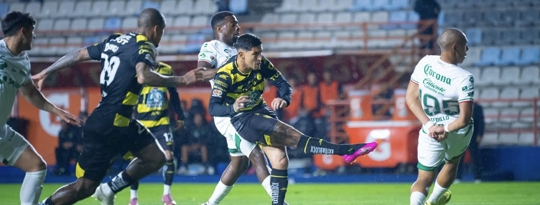 Pachuca se pone segundo en Liga MX con triplete del mexicano Sánchez