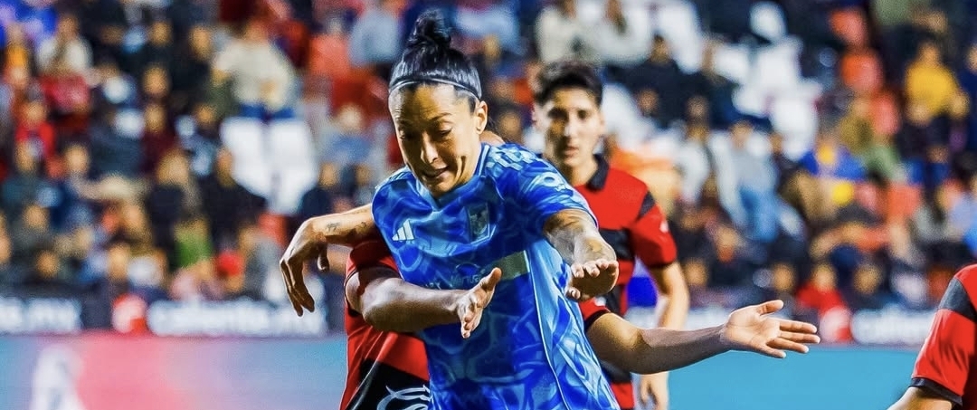 Chivas y Tigres dominan en el fútbol femenino de México