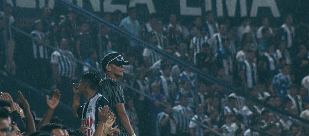Banderazo de Alianza Lima termina en tragedia en Perú, tras desplomarse parte de la grada
