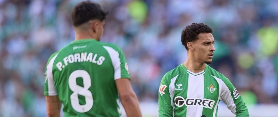 Tres sudamericanos en la titular del Betis, que se atasca y no puede con el Espanyol