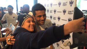 alt Un argentino se plata como la salvación de Monterey