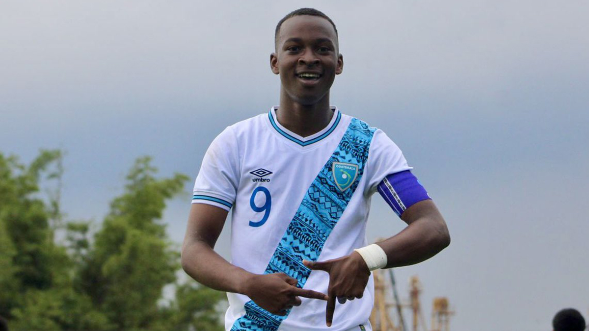 Joven guatemalteco hace historia y llega a un grande de Sudamérica