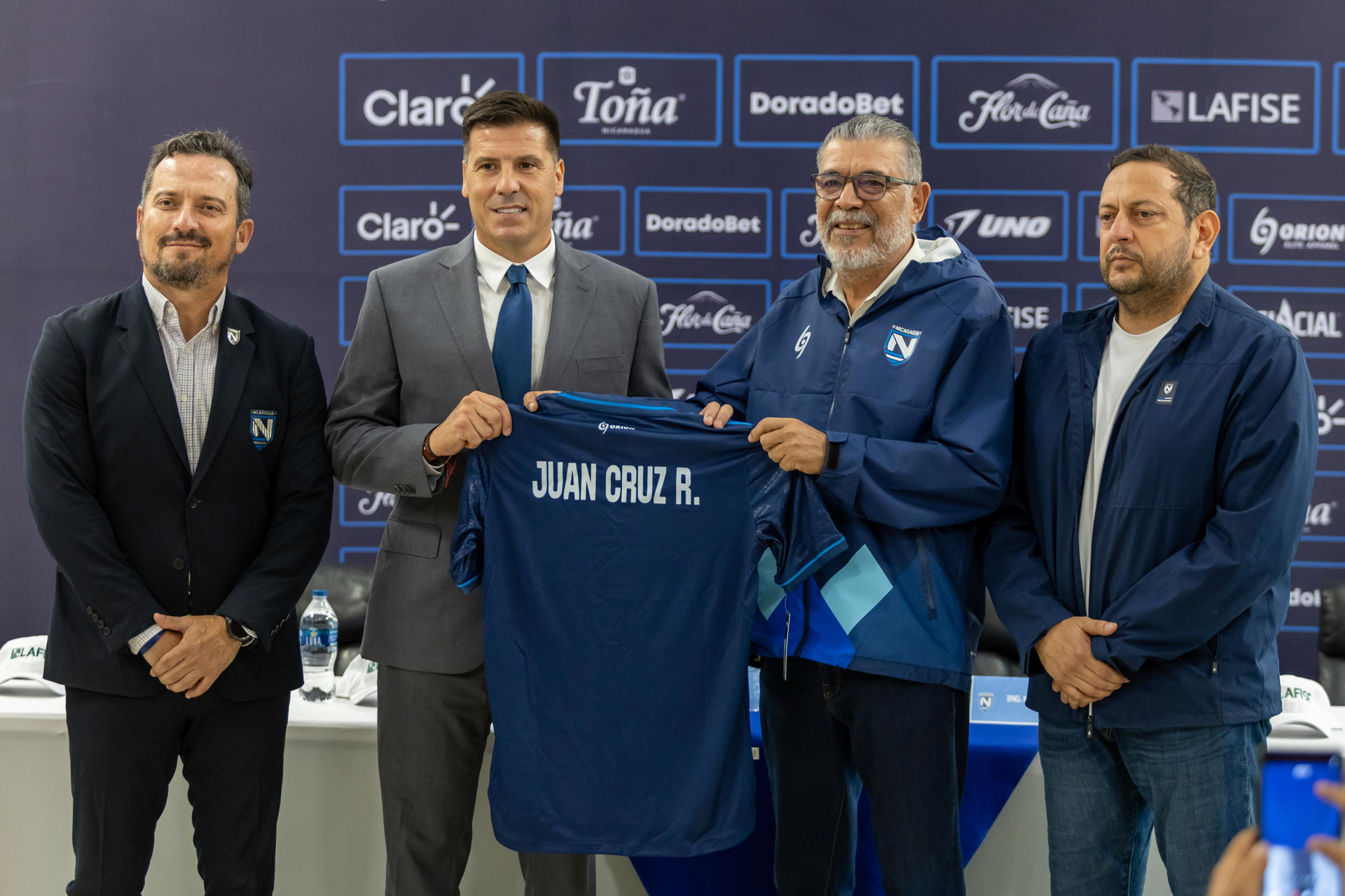 El nuevo seleccionador de Nicaragua, Juan Cruz Real, durante una rueda de prensa en Managua. EFE/STR
