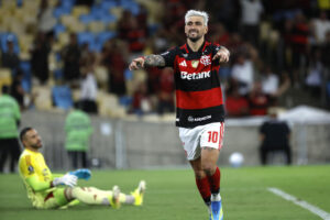 Giorgian De Arrascaeta, de Flamengo, celebra un gol en un partido de la fase de grupos de la Copa Libertadores entre Flamengo e Independiente Medellín en el estadio Maracaná en Río de Janeiro (Brasil). EFE/Antonio Lacerda