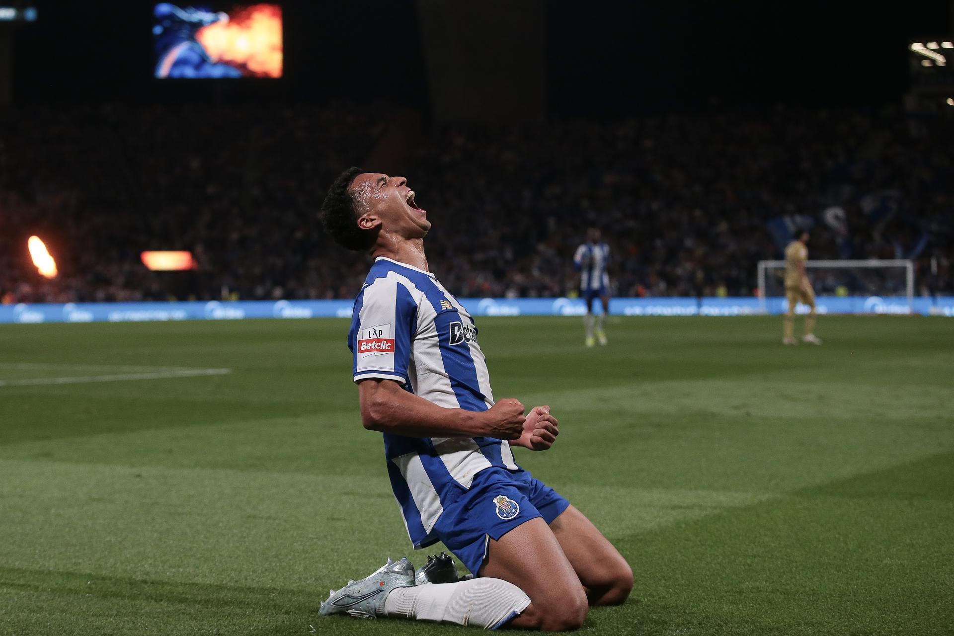 Alberto Costa celebra un gol del Oporto ante el Famalicao. EFE/EPA/MANUEL FERNANDO ARAUJO 