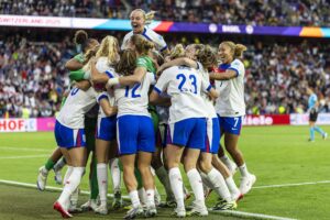 Fotografía de Michael Buholzer, en la que puede verse en una imagen de archivo del 27 de julio de 2025 a la selección de Inglaterra tras ganar la Eurocopa femenina, disputada en Suiza. EFE