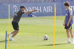 Simeone, durante el entrenamiento.-EFE/ Zipi Aragón