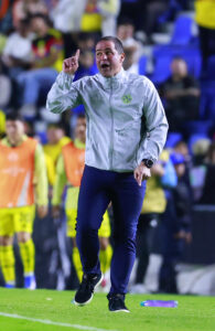 El entrenador de América André Jardine reacciona durante un partido de los octavos de final de la Copa de Campeones Concacaf entre América y Philadelphia en el estadio Ciudad de los Deportes, en Ciudad de México (México). Imagen de archivo. EFE/Sáshenka Gutiérrez