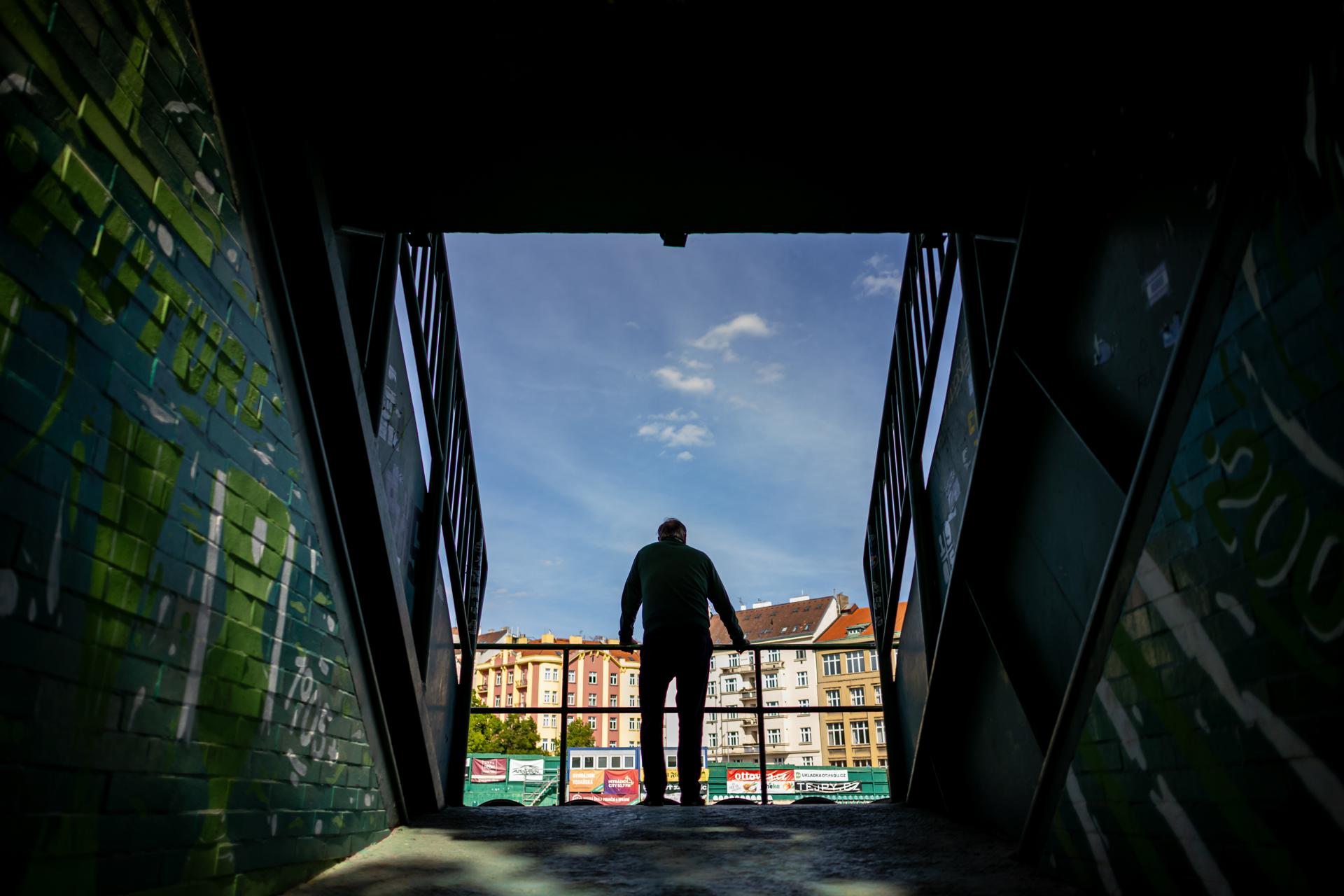 El exfutbolista checo Antonin Panenka en el Estadio Dolicek del Bohemians Praga 1905, donde jugó la mayor parte de su carrera profesional. EFE/EPA/MARTIN DIVISEK EFE/EPA/MARTIN DIVISEK
