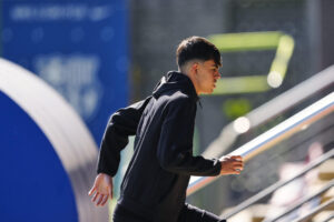 El centrocampista del FC Barcelona Marc Bernal, durante un entrenamiento con su equipo el pasado viernes 9 de abril. EFE/ Alejandro García