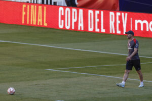 Simeone, durante el entrenamiento de este viernes en Sevilla. EFE / Julio Muñoz.