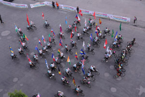 Fotografía cedida este domingo por el Gobierno de la Ciudad de México, donde se observa a competidores de durante una rodad rodada ciclista en la Ciudad de México (México). EFE/Gobierno de la Ciudad de México/SOLO USO EDITORIAL/NO VENTAS/SOLO DISPONIBLE PARA ILUSTAR LA NOTICIA QUE ACOMPAÑA(CRÉDITO OBLIGATORIO)