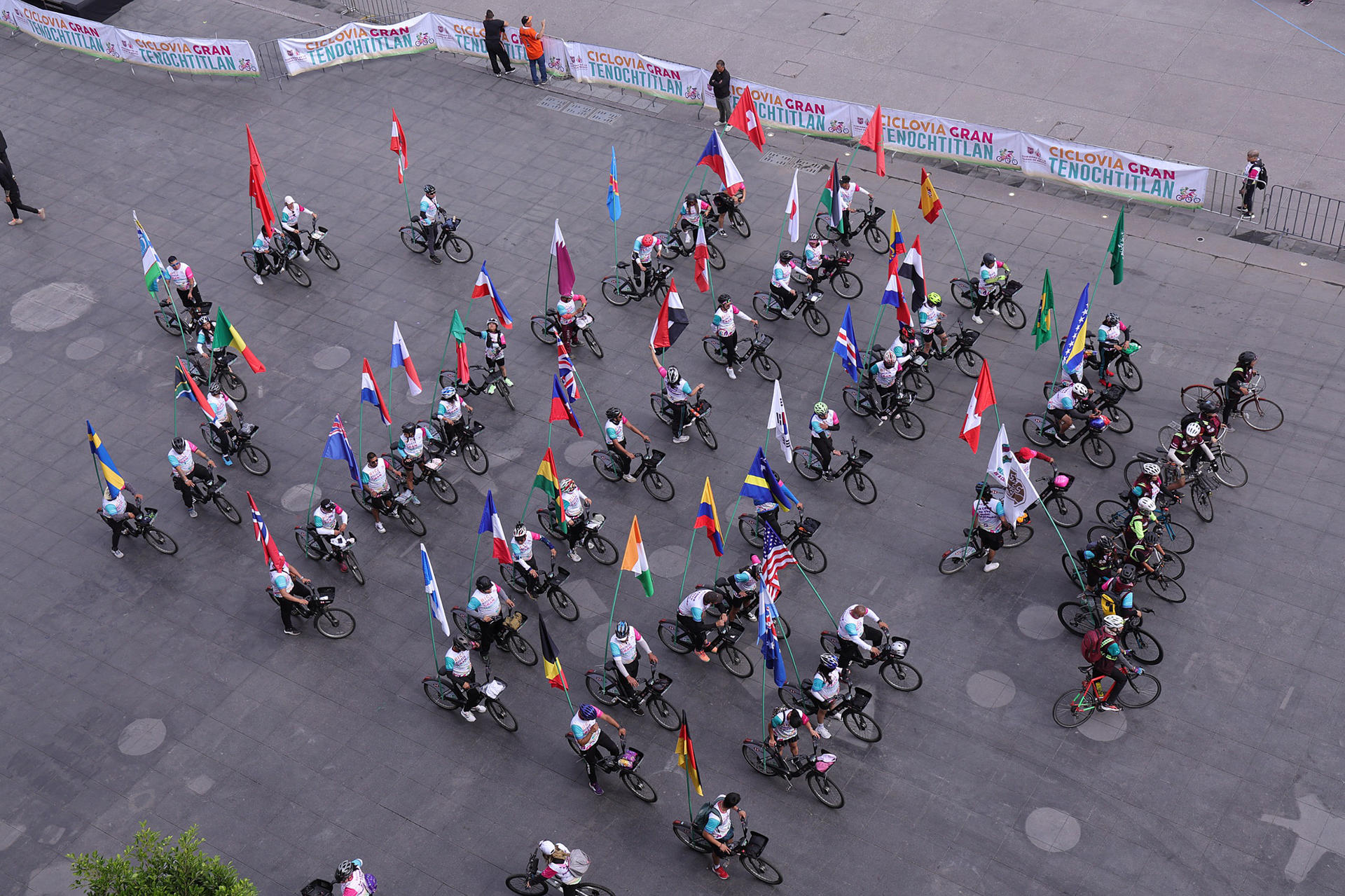 Protestan contra «limpieza social» por ciclovía rumbo al Mundial en Ciudad de México
