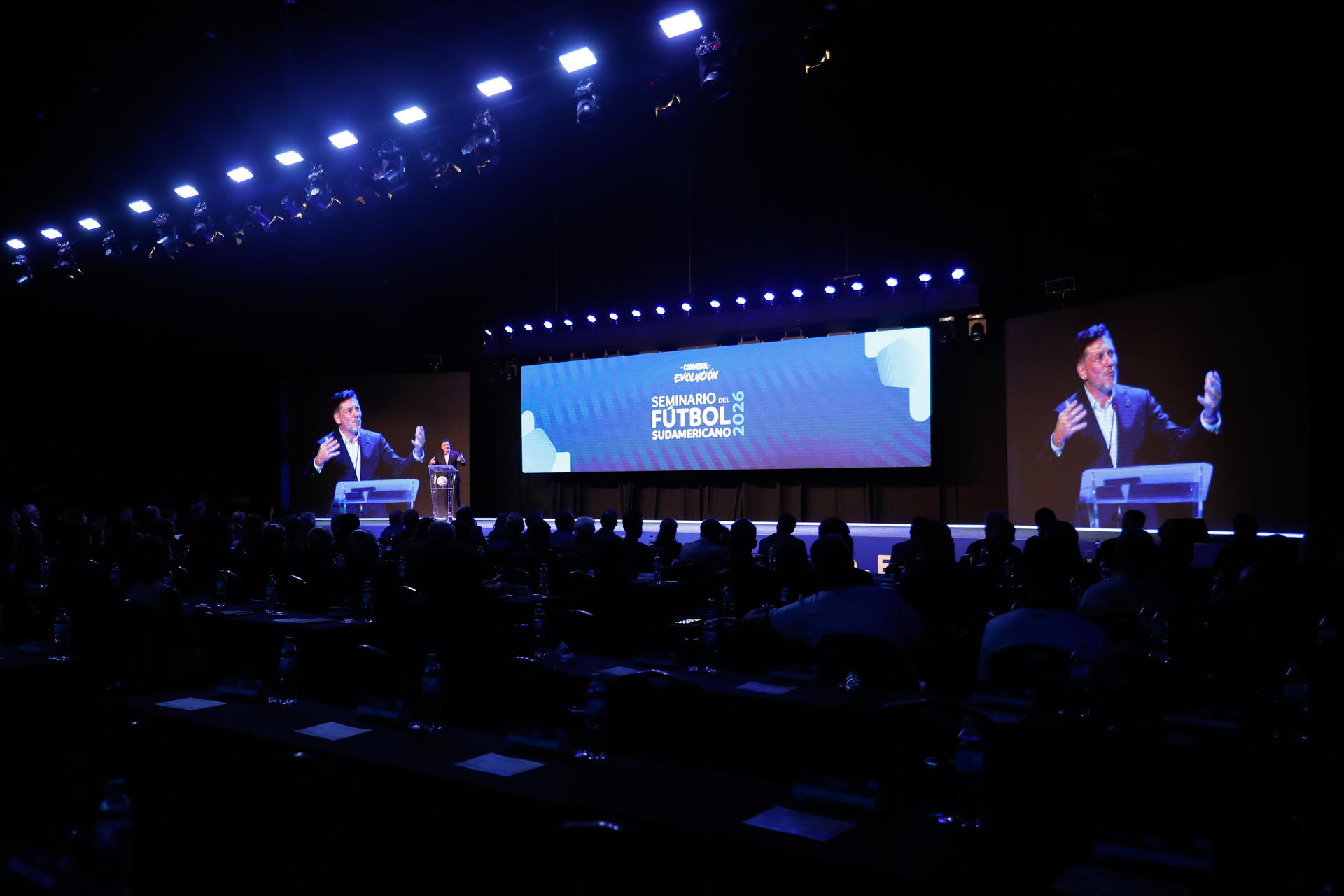 El presidente de la Conmebol, Alejandro Domínguez, habla durante la apertura del Seminario del Fútbol Sudamericano 2026, en Luque (Paraguay). EFE/Juan Pablo Pino 