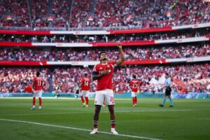 El jugador del Benfica Richard Rios celebra el 2-1 durante el partido de la Liga Portuguesa que han jugado Benfica y Moreirense en Lisboa, Portugal. EFE/EPA/FILIPE AMORIM