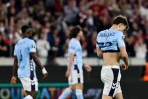 Los jugadores del Celta tras encajar el 2-0 ante el Friburgo en la ida de cuartos de la Liga Europa. EFE/EPA/RONALD WITTEK