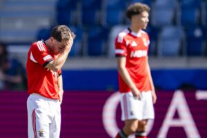 Goncalo Moreira, del Benfica, en un momento del encuentro. EFE/EPA/JEAN-CHRISTOPHE BOTT
