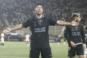 Nicolás Johansen celebra el gol que selló ese martes en el estadio Monumental de Lima la victoria de Coquimbo por 0-2 sobre Universitario de Deportes en partido de la segunda jornada de la fase de grupos de la Copa Libertadores. EFE/ Sebastián Blanco