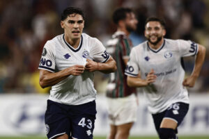 Fabrizio Sartori, de Independiente Rivadavia, celebra su gol en un partido de la fase de grupos de la Copa Libertadores entre Fluminense e Independiente Rivadavia en el estadio Maracaná en Río de Janeiro (Brasil). EFE/André Coelho