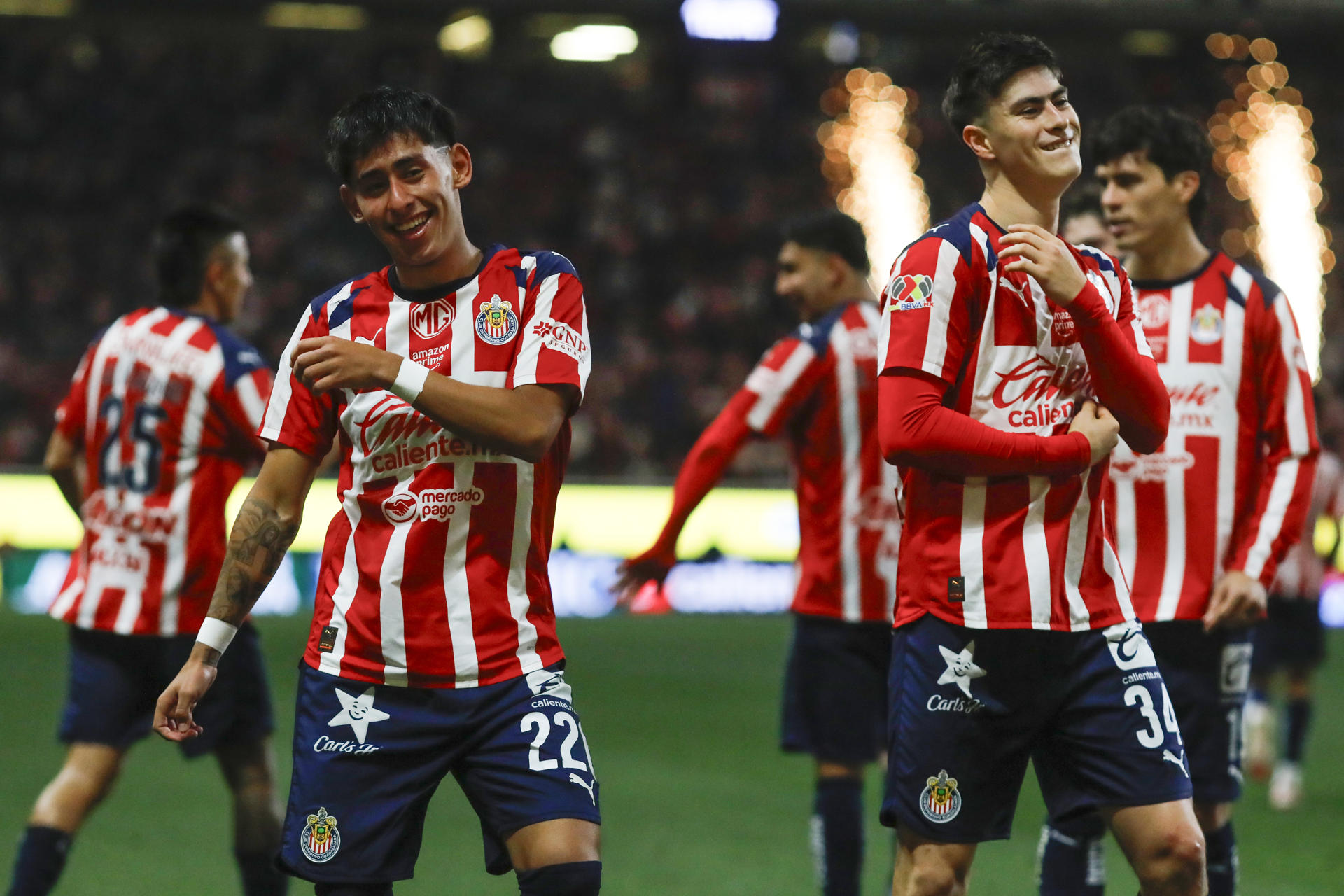 Argentino Milito y Chivas sobreviven en el último suspiro