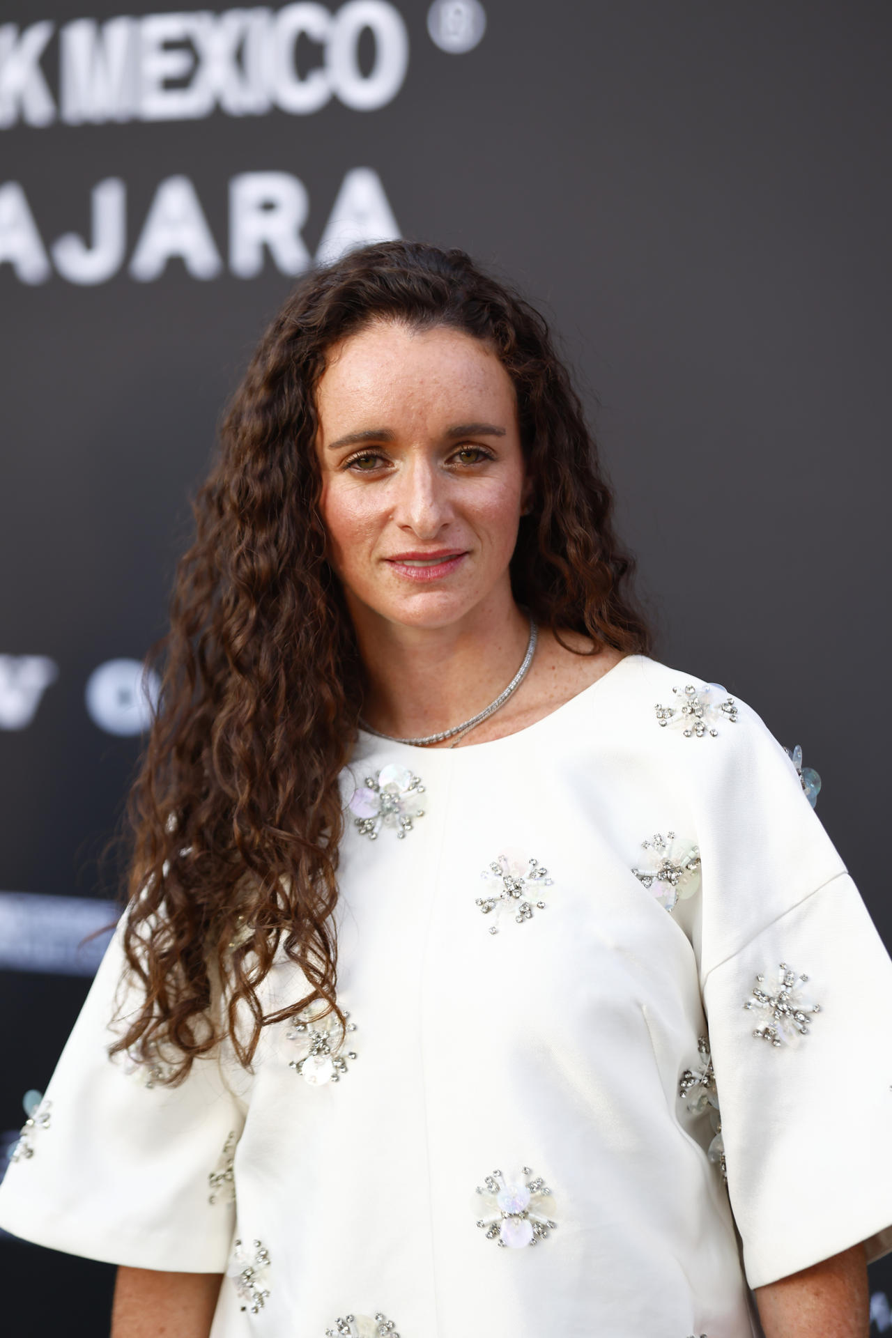 La directora de marketing de ‘Calderoni’, Jeannette Haberi participa durante la inauguración del Volvo Fashion Week este martes, en el Teatro Degollado en Guadalajara (México). EFE/ Francisco Guasco