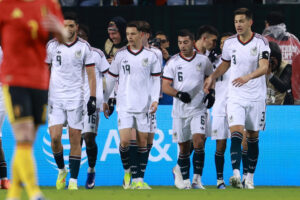 Jugadores de México celebran un gol este martes, durante un partido amistoso entre México y Bélgica en el estadio Soldier Field, en Chicago (Estados Unidos). EFE/ Carlos Ramírez