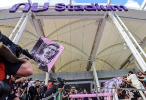Aficionados del Inter Miami asisten al evento de inauguración del estadio Nu en Miami, Florida (EE.UU.). EFE/CRISTÓBAL HERRERA-ULASHKEVICH