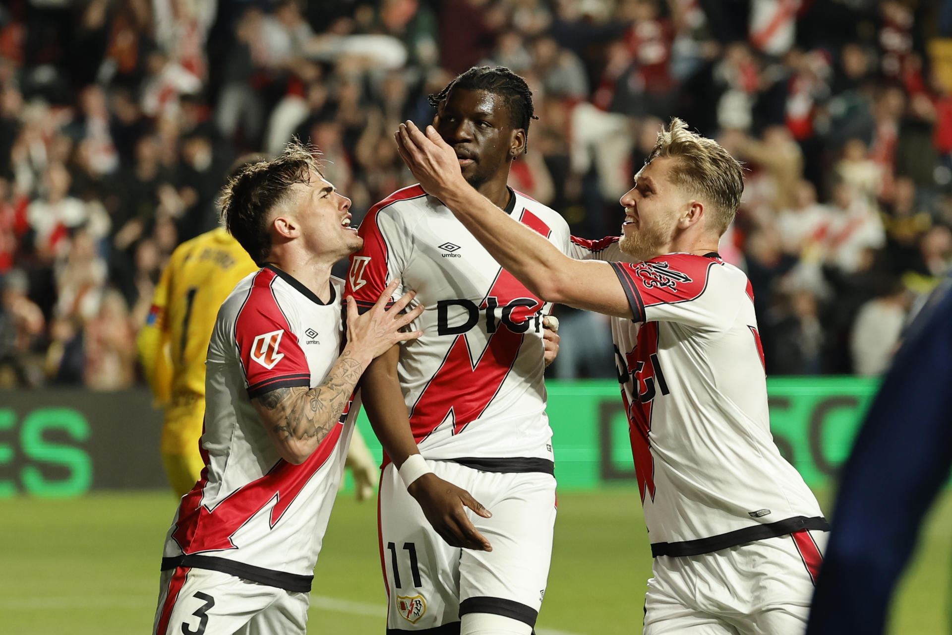 1-0. Nteka impulsa al Rayo ante un Elche con diez jugadores