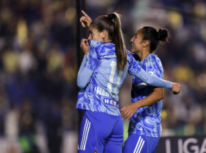 Jheniffer Da Silva Cordinali (i) y Sandra Mayor de Tigres celebran un gol en el estadio Ciudad de los Deportes, en Ciudad de México (México). Imagen de archivo. EFE/ Isaac Esquivel