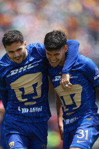 Pumas celebran un gol en un partido de la Liga MX en el estadio Olímpico Universitario en Ciudad de México (México). Imagen de archivo. EFE/ Alex Cruz