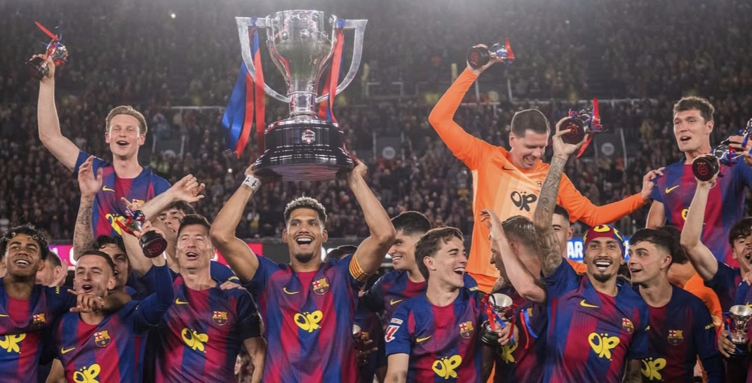 Uruguayo Ronald Araújo levanta el nuevo título de La Liga para el Barcelona