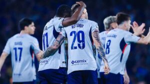 alt El argentino Carlos Rotondi le da el título a Cruz Azul