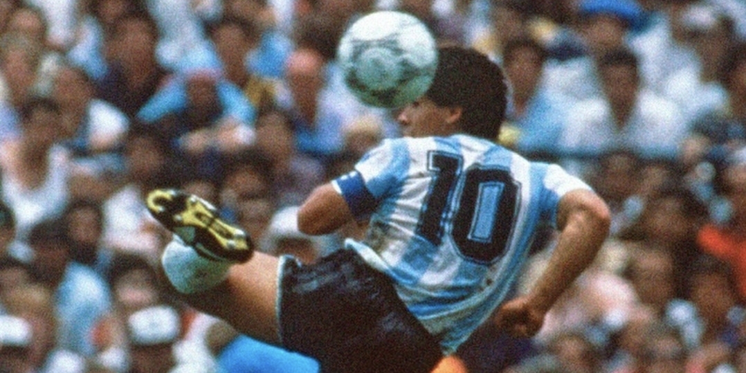 Camisetas de Maradona y Rivaldo, entre piezas de Mundiales que exhibe Conmebol en Luque y llevará a Miami