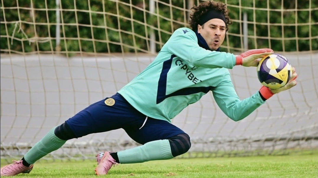 Mexicano Guillermo Ochoa y un primer día de trabajo a tope con la Selección