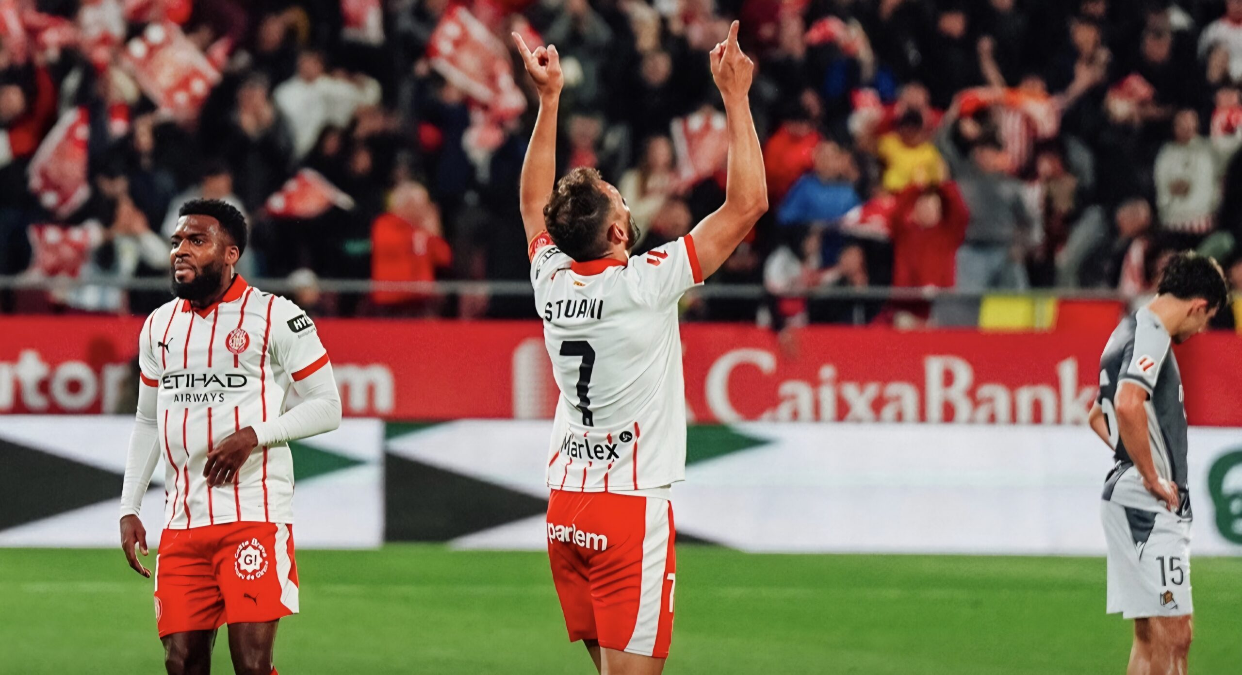 Uruguayo Stuani anota un gol y el Girona sale parcialmente del descenso, ante la Real Sociedad