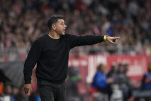 GIRONA , 01/05/2026.- El entrenador del Girona, Míchel Sánchez, durante el partido de La Liga de fútbol entre el Girona FC y RCD Mallorca, este viernes en el estadio municipal de Montilivi. EFE/David Borrat