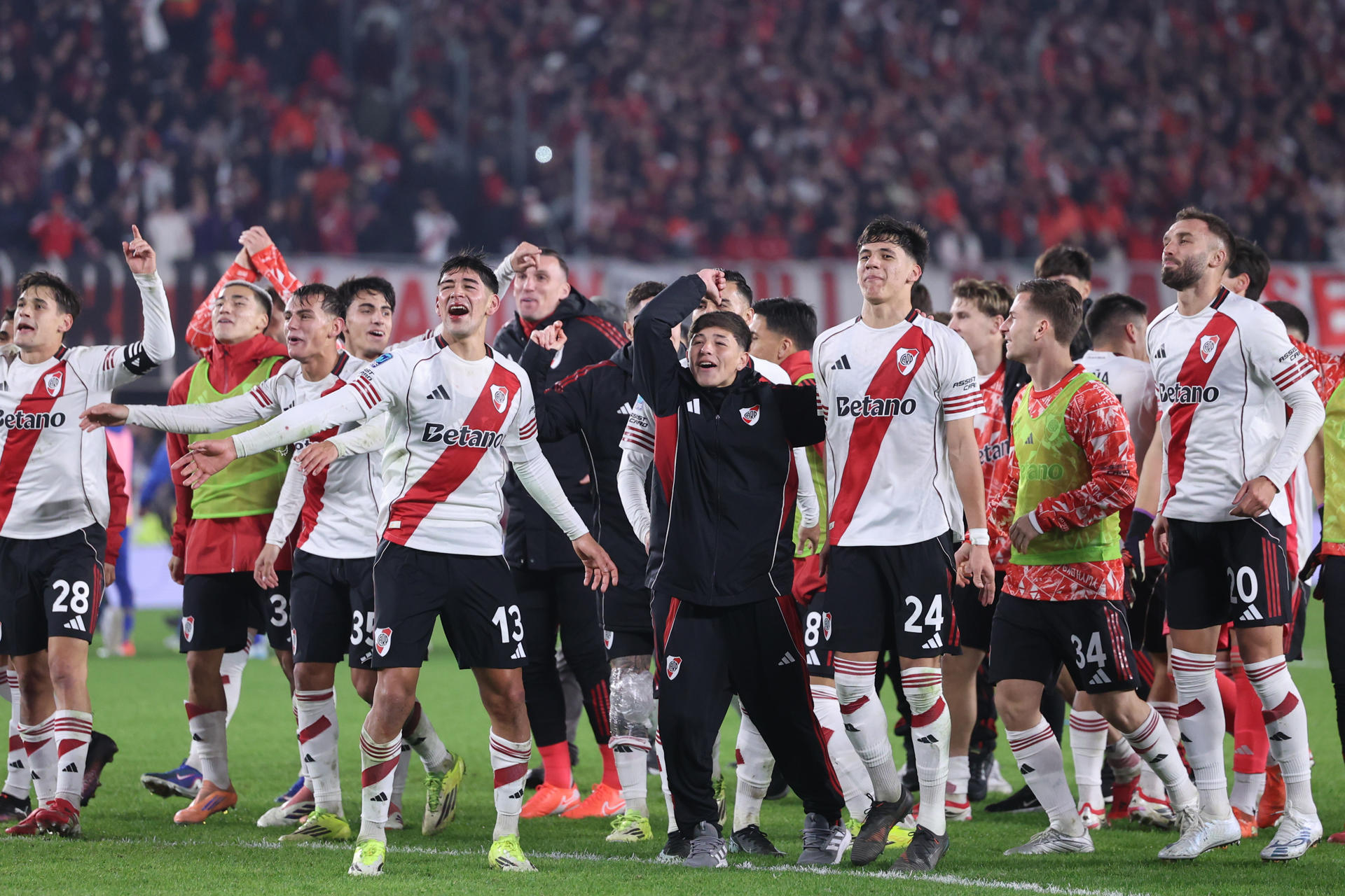 Con uruguayo Viña, River Plate deja en el camino a Rosario Central y se matricula en la final