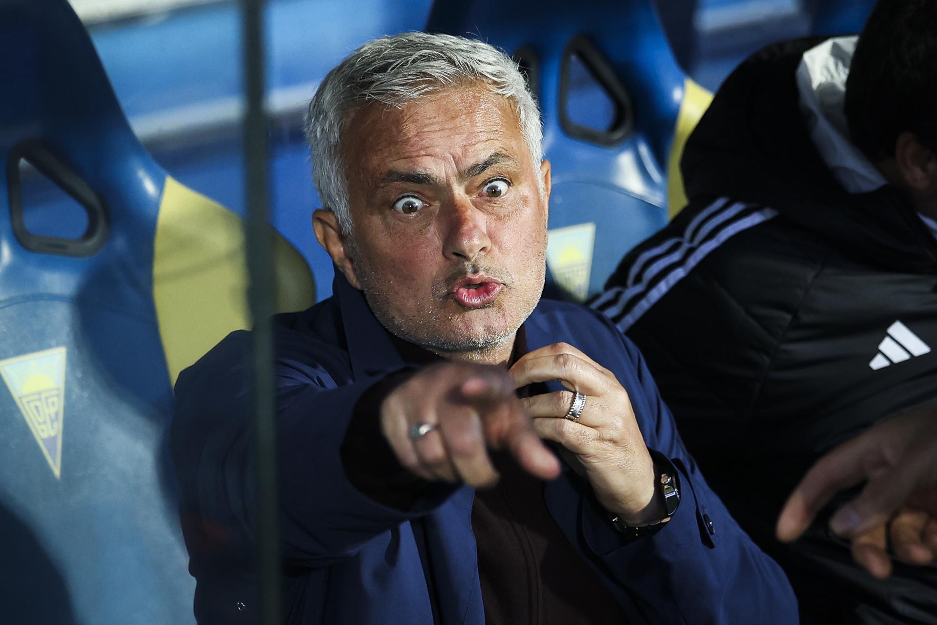 Benfica de Mourinho termina invicto, pero sin el segundo puesto en Portugal