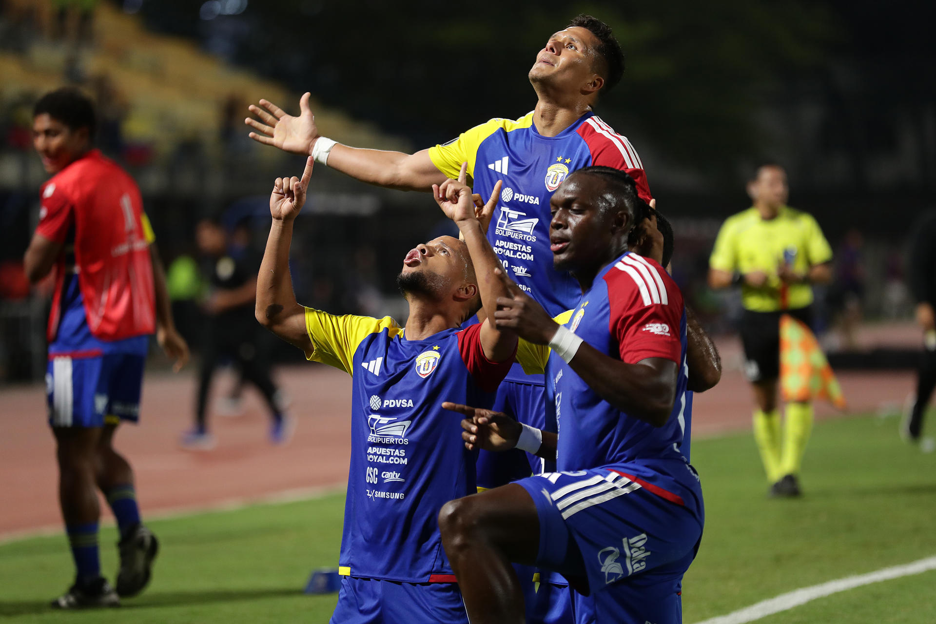 Doblete del colombiano Zapata revive esperanza de Universidad Central en Libertadores