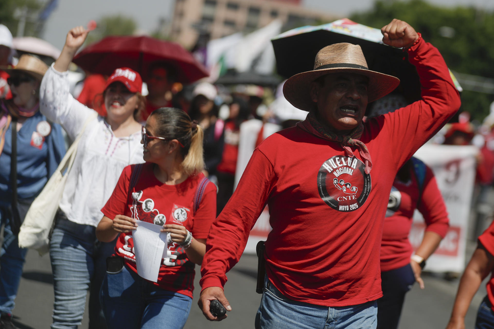 Primero de Mayo en México, la antesala de miles de maestros para el Mundial 2026
