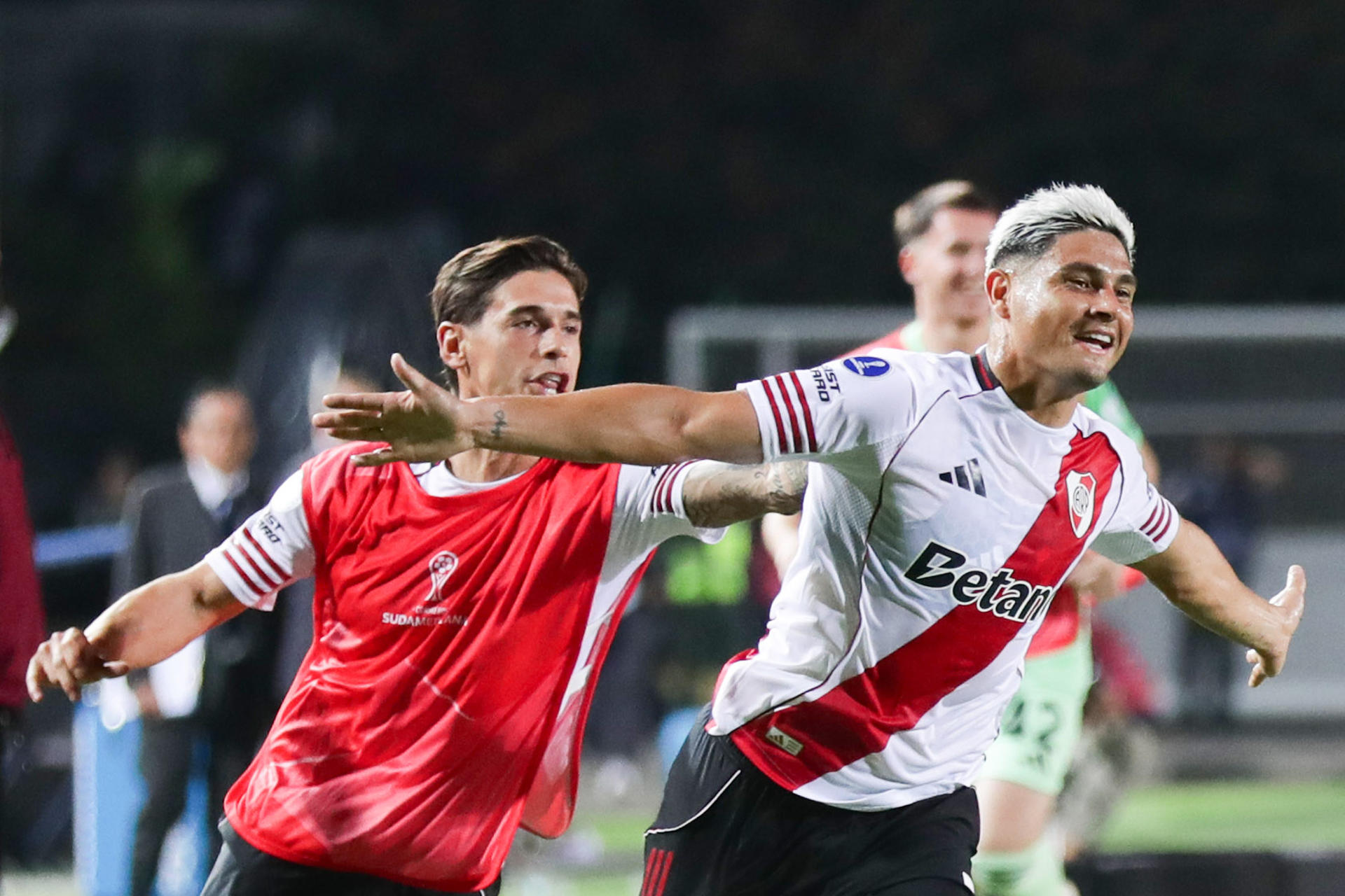 Colombiano Juanfer Quintero impone su jerarquía y River gana