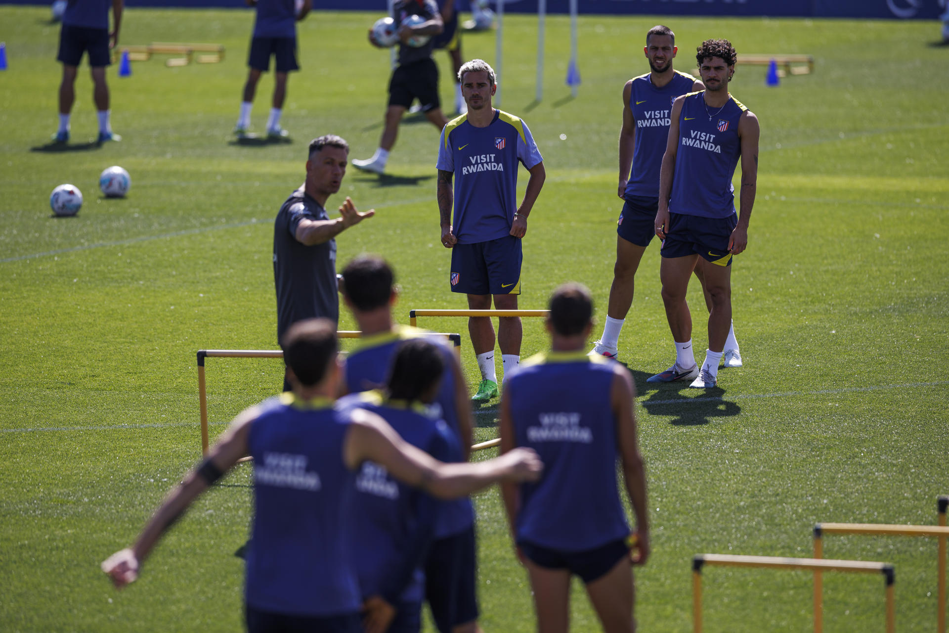 Valencia del argentino Beltrán quiere aprovechar la ‘Champions’ del Atlético para acariciar la permanencia