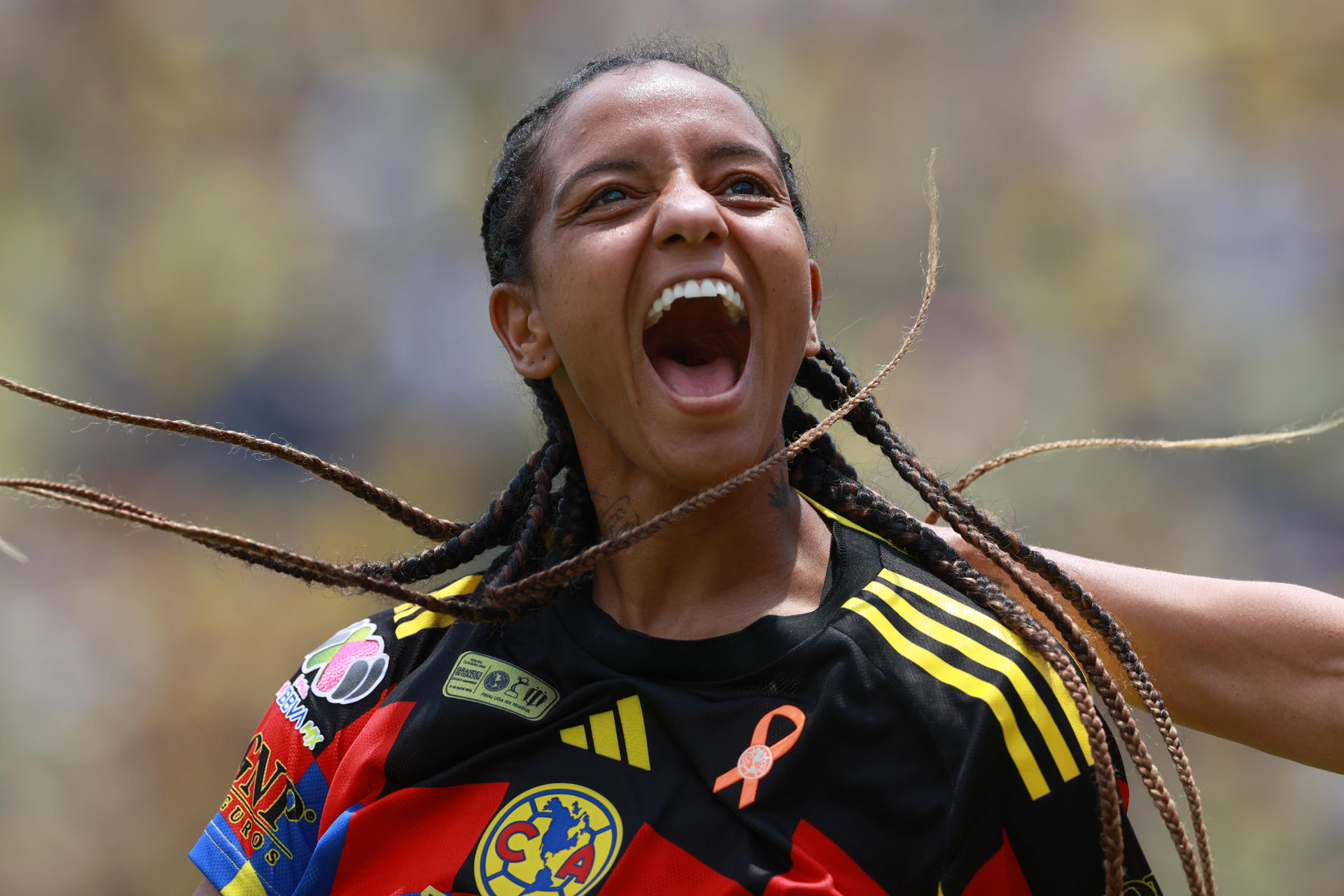 Geyse da Silva de América celebra un gol este domingo, en un partido por la final del torneo Clausura 2026 de la Liga MX Femenil entre América y Monterrey, en el estadio Ciudad de los Deportes en Ciudad de México (México). EFE/ Alex Cruz
