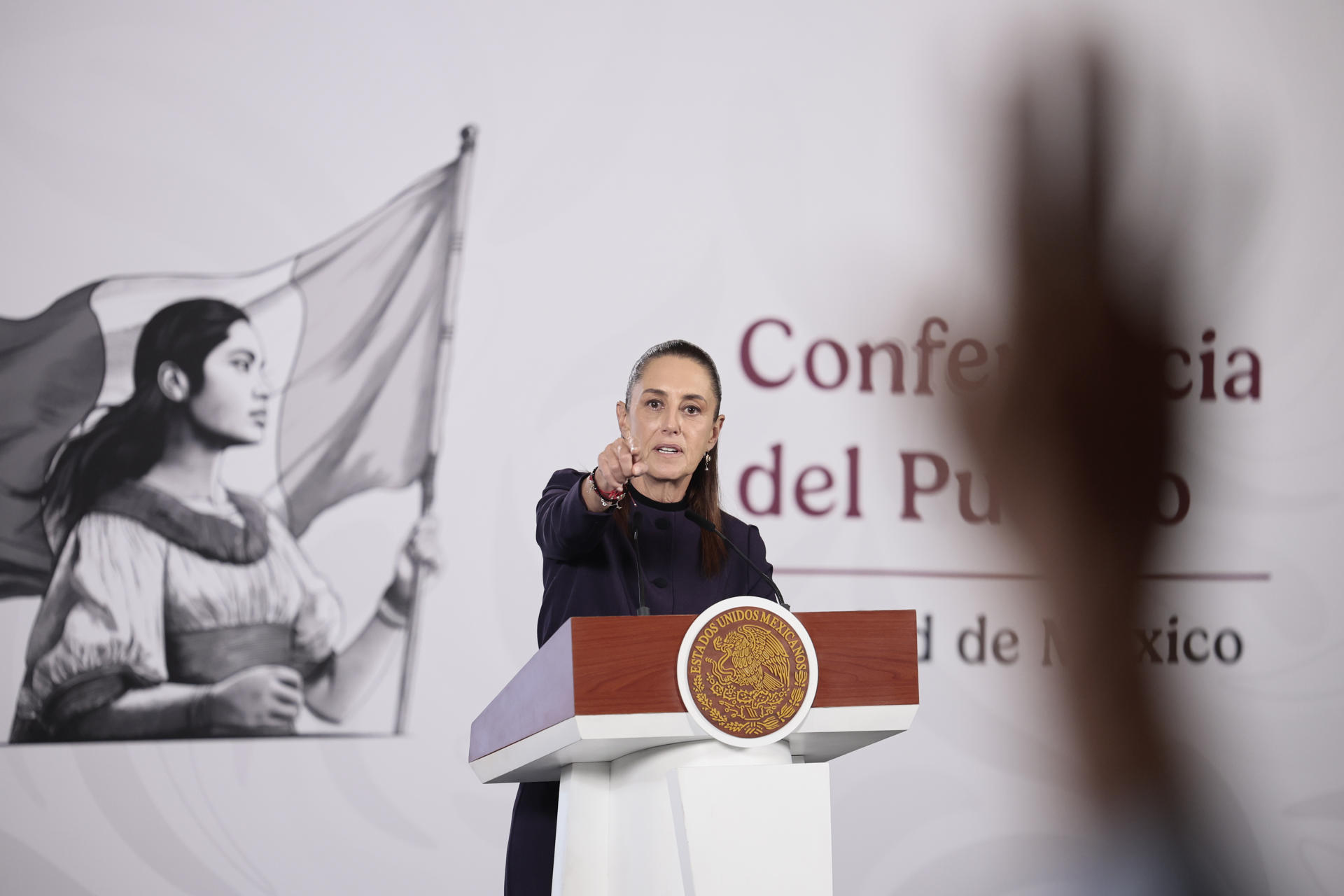 Presidenta Sheinbaum ofrece diálogo ante huelga y bloqueo de maestros rumbo al Mundial 2026