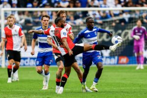 El inglés Raheem Sterling, durante un partido con el Feyenoord frente al Zwolle, en la Liga de los Países Bajos. EFE/EPA/VINCENT JANNINK