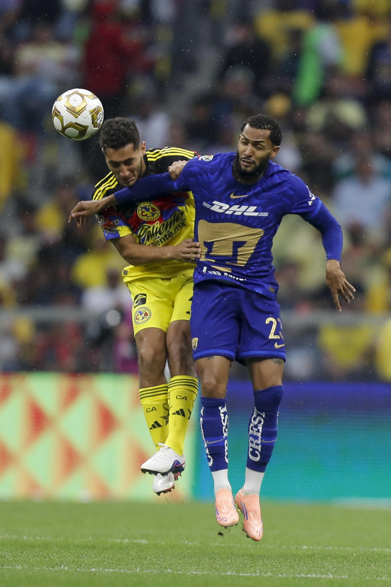 El uruguayo Sebastián Cáceres, del América mexicano, sufrió fractura y trauma ocular